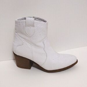 Dirty Laundry Final Touch Unite White Western Cowgirl Booties US 8 Rodeo Chic